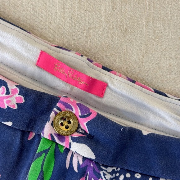 Lilly Pulitzer Buttercup Scallop Hem Shorts Navy Blue Floral Print Women Size 12 - Picture 8 of 12